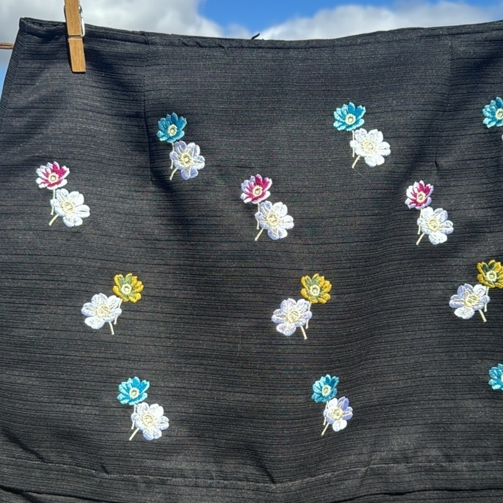 NWT HD in Paris Floral Embroidered Mini Skirt Womens Black Silk Blend 12 - Picture 4 of 5
